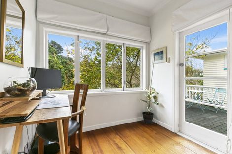 Photo of property in 4 Curtis Street, Northland, Wellington, 6012