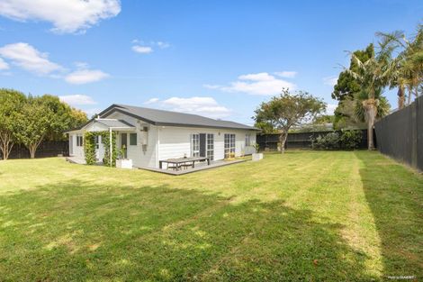 Photo of property in 8 Matipo Road, Te Atatu Peninsula, Auckland, 0610