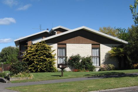 Photo of property in 5 Cherry Lane, Acacia Bay, Taupo, 3330