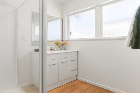 Photo of property in 2/8 Paul Place, Pakuranga, Auckland, 2010