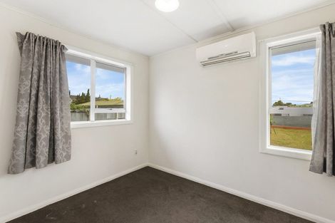 Photo of property in 5 Merrington Crescent, Aranui, Christchurch, 8061