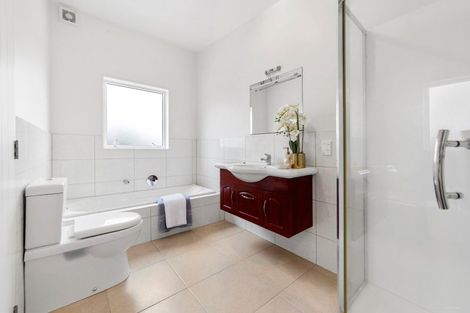 Photo of property in 65 Zara Court, Windsor Park, Auckland, 0632