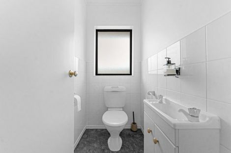 Photo of property in 12 Paradise Place, Pakuranga Heights, Auckland, 2010