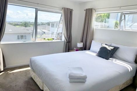 Photo of property in 50 Corricvale Way, Northcross, Auckland, 0630
