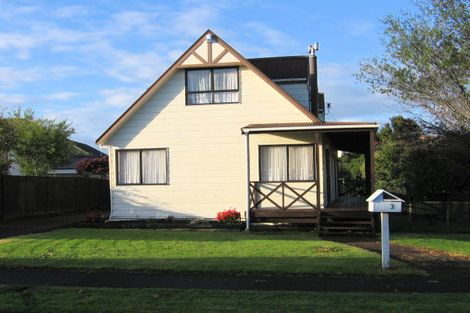 Photo of property in 3 Tadley Court, Goodwood Heights, Auckland, 2105