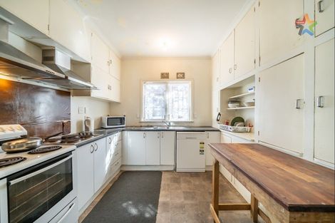 Photo of property in 88 Stokes Valley Road, Stokes Valley, Lower Hutt, 5019