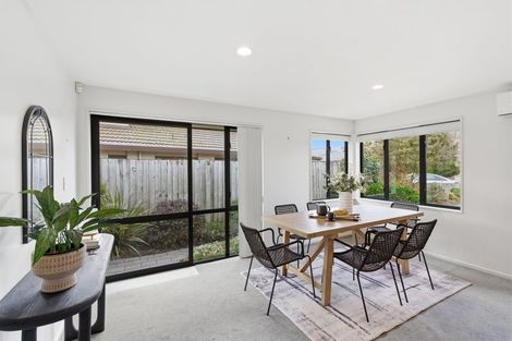 Photo of property in 12 Hatfield Place, Avonhead, Christchurch, 8042