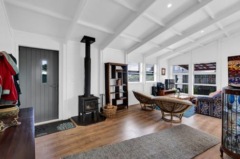 Photo of property in 11 Tasman Street, Opunake, 4616