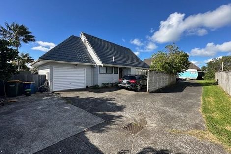 Photo of property in 1/4 Westpark Drive, West Harbour, Auckland, 0618