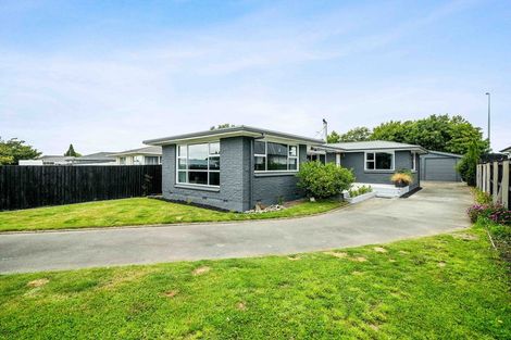 Photo of property in 25 Camelia Place, Islington, Christchurch, 8042