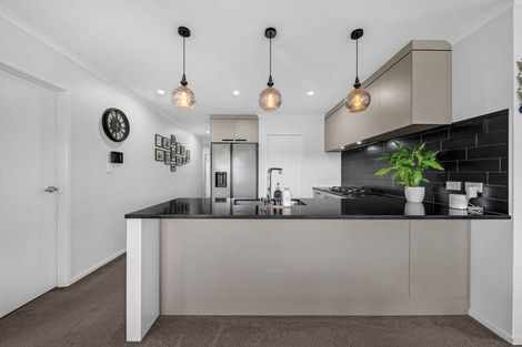 Photo of property in 33 Harry Richards Way, Pokeno, 2402