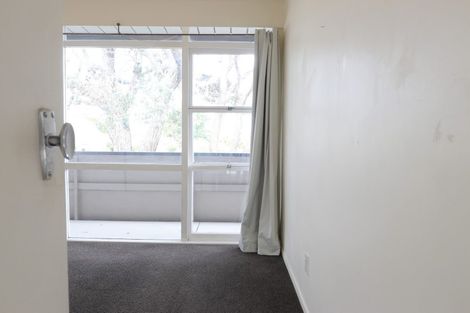 Photo of property in 4/77 Old Lake Road, Narrow Neck, Auckland, 0624