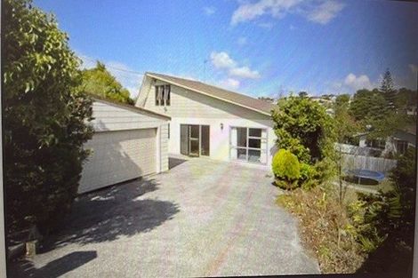 Photo of property in 28 Kiteroa Terrace, Rothesay Bay, Auckland, 0630