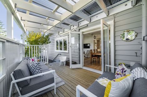 Photo of property in 52 Woodlands Crescent, Browns Bay, Auckland, 0630