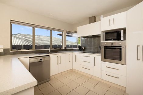 Photo of property in 8 Wouldbank Way, Welcome Bay, Tauranga, 3112