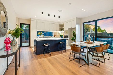 Photo of property in 22c Gulf Crest, Bucklands Beach, Auckland, 2012