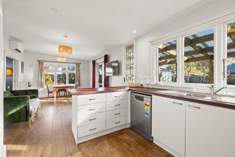 Photo of property in 243 Edgeware Road, Edgeware, Christchurch, 8013