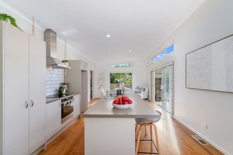 Photo of property in 9 Tobago Place, Sunnynook, Auckland, 0620