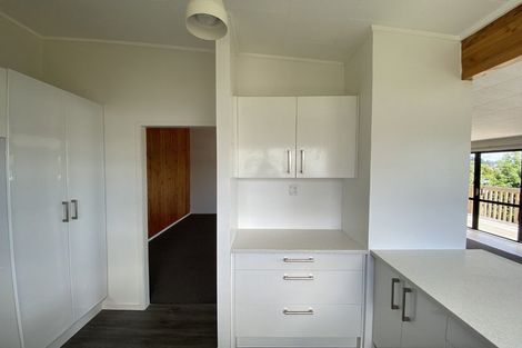 Photo of property in 13 Holiday Road, Stanmore Bay, Whangaparaoa, 0932