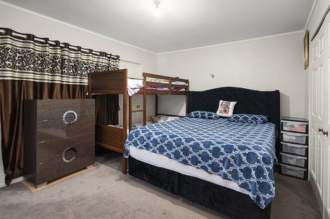 Photo of property in 2/20 Ross Martin Court, Conifer Grove, Takanini, 2112