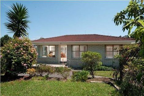 Photo of property in 2/35 Knightsbridge Drive, Forrest Hill, Auckland, 0620
