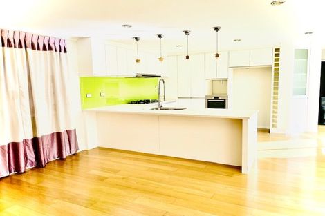 Photo of property in 66a Hutchinsons Road, Bucklands Beach, Auckland, 2014