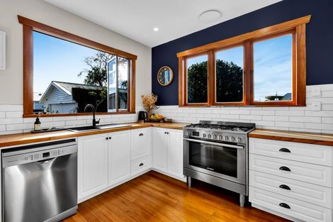 Photo of property in 37 Ballance Street, Lower Vogeltown, New Plymouth, 4310