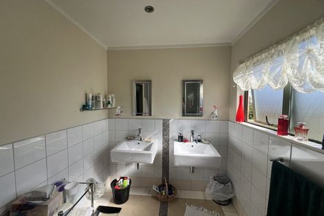 Photo of property in 1361b Whangaparaoa Road, Army Bay, Whangaparaoa, 0930
