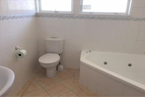 Photo of property in 95 College Road, Northcote, Auckland, 0627