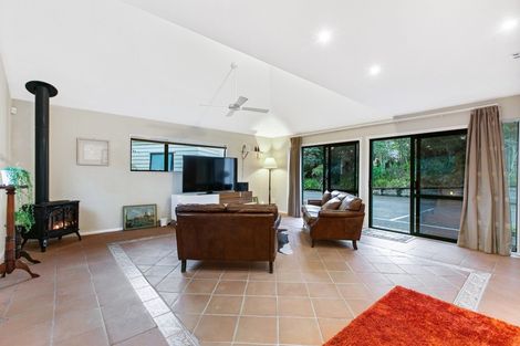 Photo of property in 1 Whangaparaoa Road, Red Beach, 0932