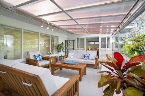 Photo of property in 1/290 East Coast Road, Forrest Hill, Auckland, 0620