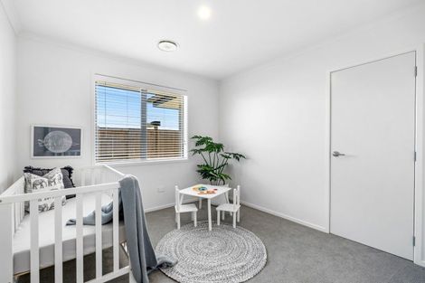 Photo of property in 77 Kaurinui Crescent, One Tree Point, 0118