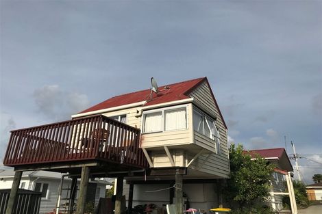 Photo of property in 1/2 Aotea Road, Glen Eden, Auckland, 0602