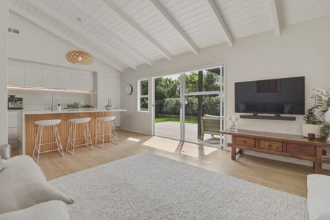 Photo of property in 23b Alberta Street, Point Chevalier, Auckland, 1022