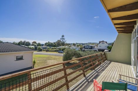 Photo of property in 50 Banks Street, Cooks Beach, Whitianga, 3591