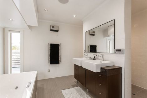 Photo of property in 47 Waiwetu Street, Fendalton, Christchurch, 8052