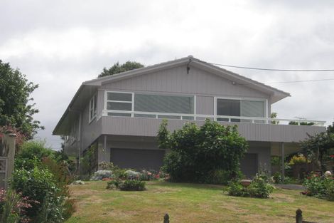 Photo of property in 11 Edgeworth Road, Glenfield, Auckland, 0629