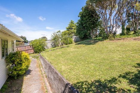 Photo of property in 61 Davidson Crescent, Tawa, Wellington, 5028