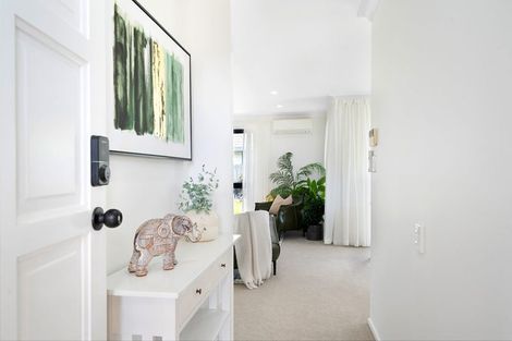 Photo of property in 8 Coupland Court, Glendene, Auckland, 0602