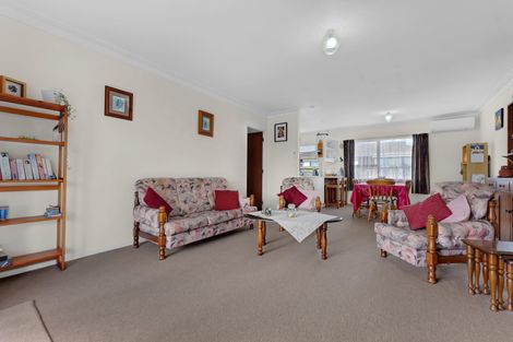 Photo of property in 2/10 Duke Street, Papakura, 2110