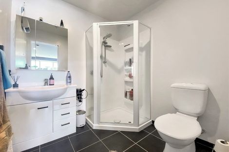 Photo of property in Stadium Garden Flats, 319/107 Thorndon Quay, Pipitea, Wellington, 6011