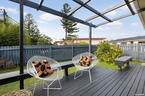 Photo of property in 2/15 Margan Avenue, New Lynn, Auckland, 0600