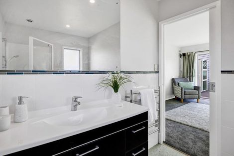 Photo of property in 17a Winstone Place, Highlands Park, New Plymouth, 4312