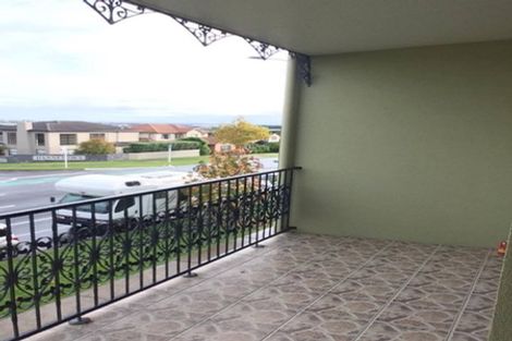 Photo of property in 4/126 Stancombe Road, Flat Bush, Auckland, 2016