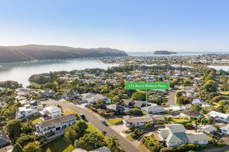 Photo of property in 121 Bruce Wallace Place, Whangamata, 3620