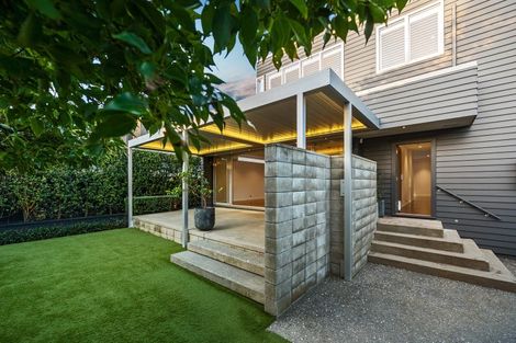 Photo of property in 28 Muritai Road, Milford, Auckland, 0620