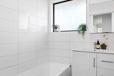 Photo of property in 42 Chedworth Avenue, Bishopdale, Christchurch, 8053