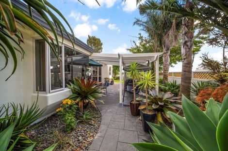 Photo of property in 12 Shelter Grove, Frankleigh Park, New Plymouth, 4310