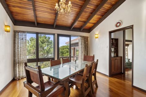 Photo of property in 8 Shearwater Rise, Rothesay Bay, Auckland, 0630