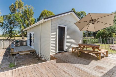 Photo of property in 2 Aerodrome Road, Dannevirke, 4972